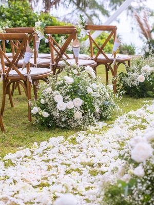 white flowers in occasion