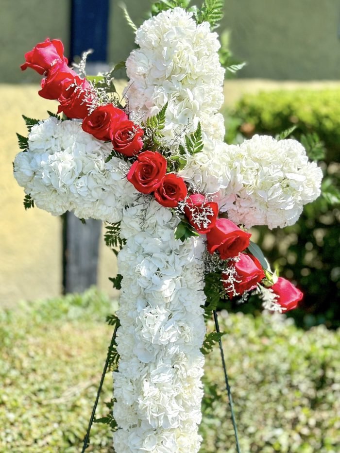 STANDING CROSS IN WHITE WITH RED ROSES